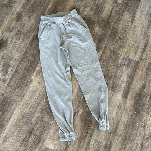 Lululemon 🍋 Ready to Rulu Jogger Cinch Color: Heathered Silver Drop - Picture 14 of 15